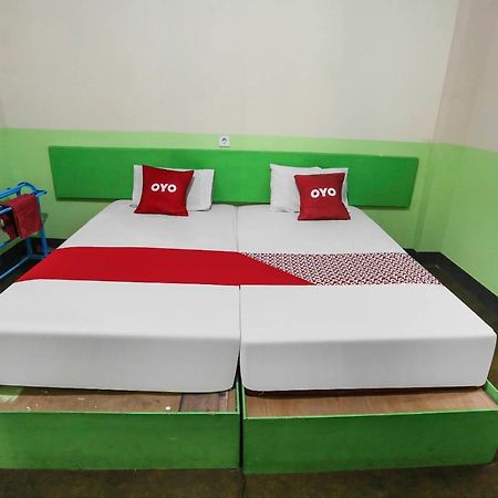 Oyo 90825 Hotel Lizha 2 Samarinda Kültér fotó