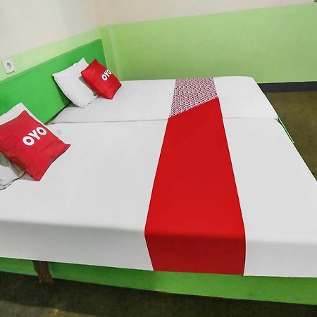 Oyo 90825 Hotel Lizha 2 Samarinda Kültér fotó
