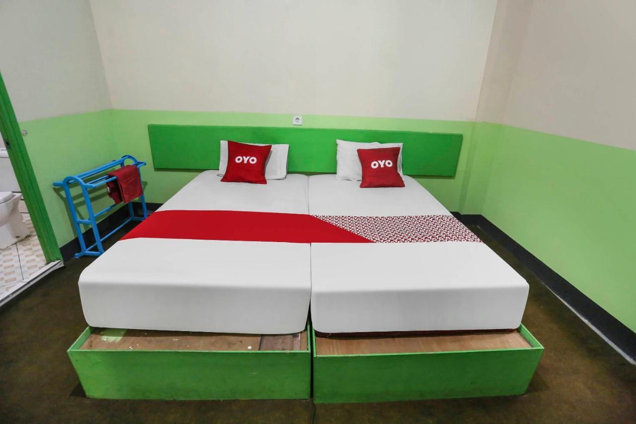 Oyo 90825 Hotel Lizha 2 Samarinda Kültér fotó
