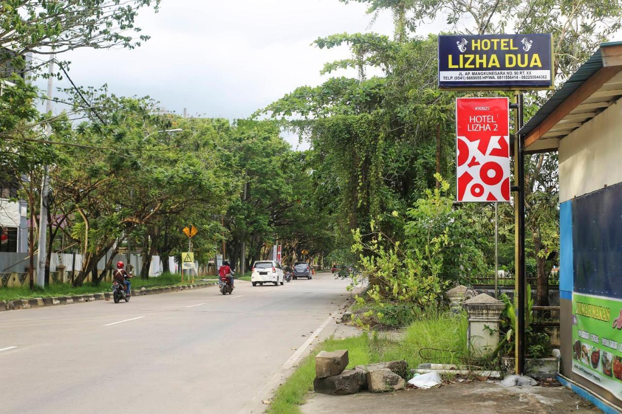 Oyo 90825 Hotel Lizha 2 Samarinda Kültér fotó
