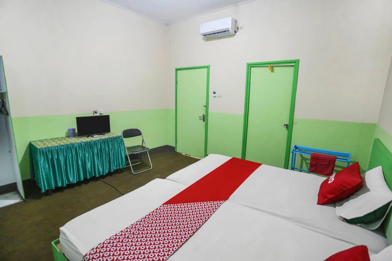 Oyo 90825 Hotel Lizha 2 Samarinda Kültér fotó