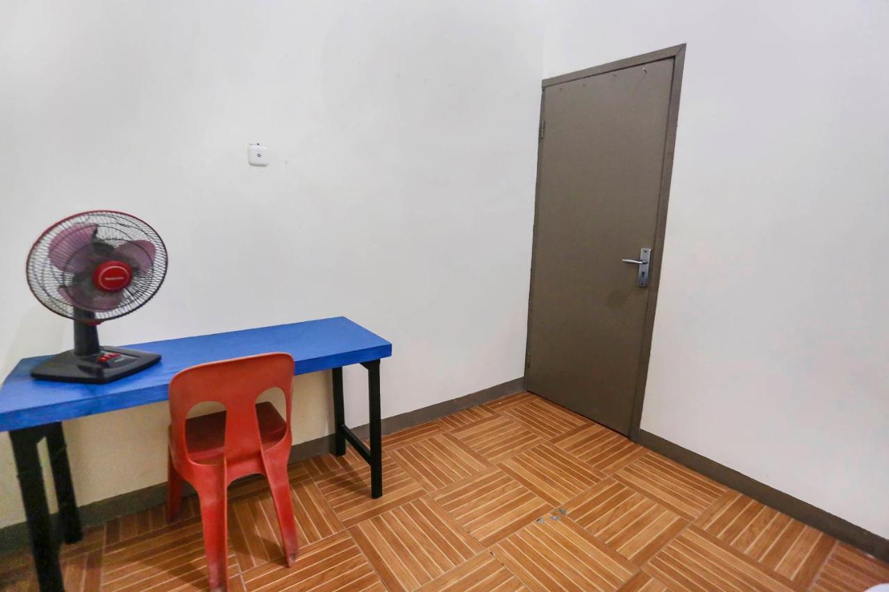 Oyo 90825 Hotel Lizha 2 Samarinda Kültér fotó