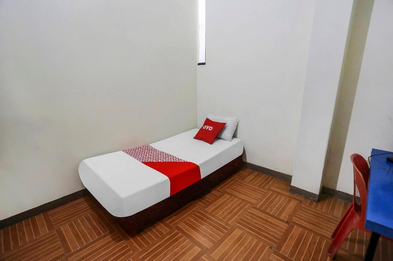 Oyo 90825 Hotel Lizha 2 Samarinda Kültér fotó