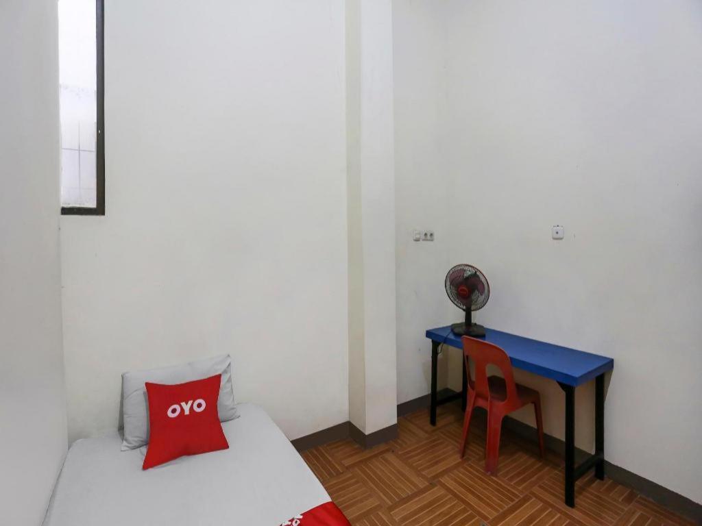 Oyo 90825 Hotel Lizha 2 Samarinda Kültér fotó