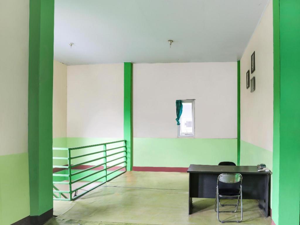 Oyo 90825 Hotel Lizha 2 Samarinda Kültér fotó